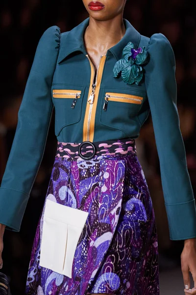 Look 60